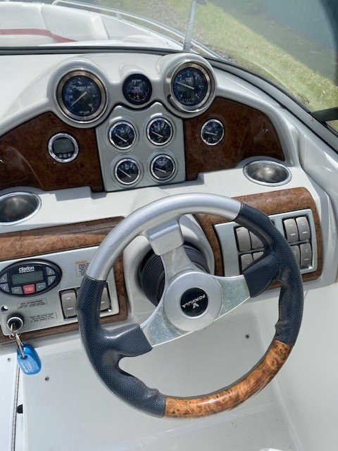 2005 Formula 241 9 - $47,000 - Image 3
