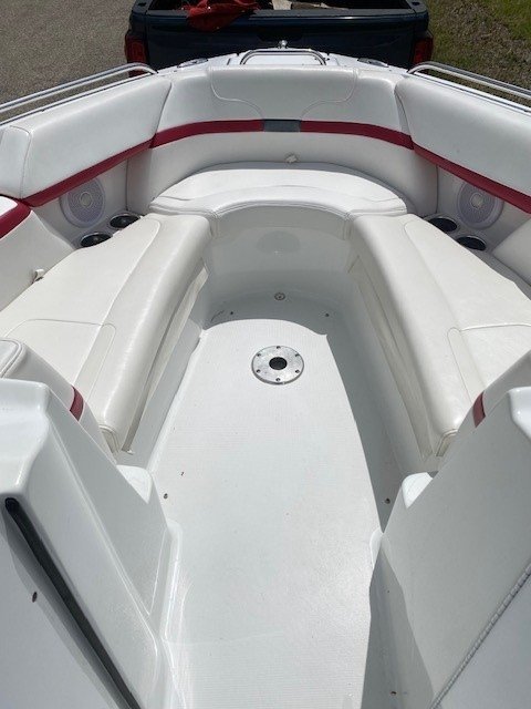 2005 Formula 241 9 - $47,000 - Image 9